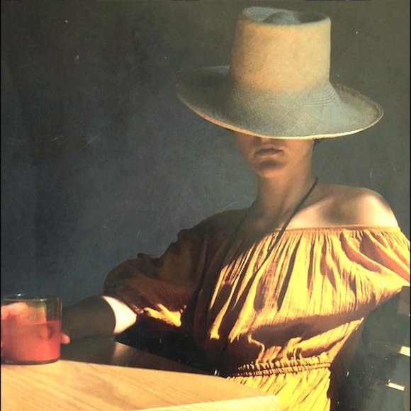 Meet your Posher, Sienna - Picture 1 of 6